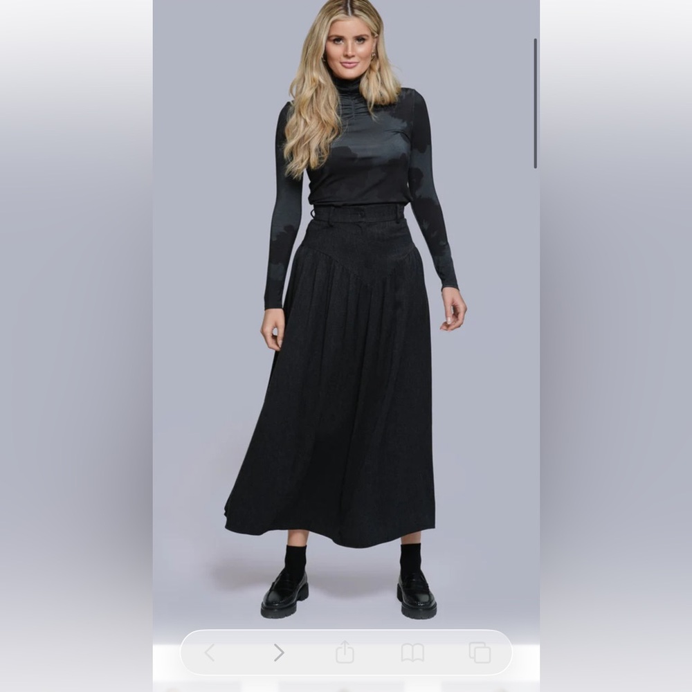 Thirdbycee V-Shaped skirt size small charcoal new NWT - Picture 2 of 5